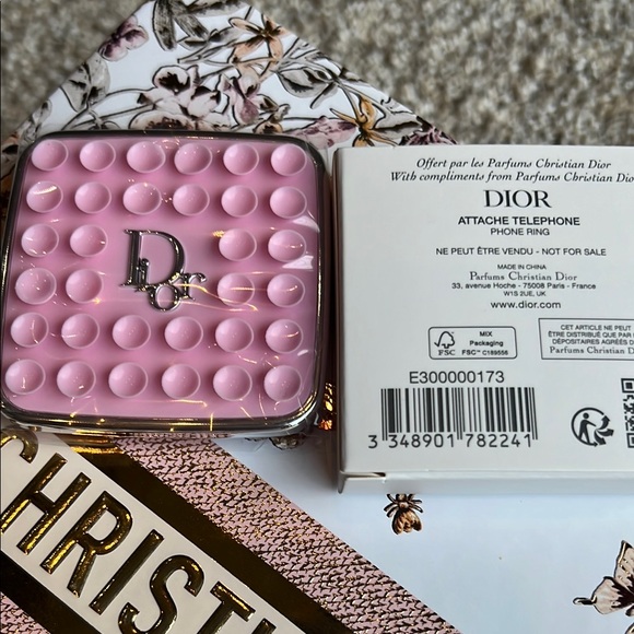 Dior Pink Makeup Compact - Picture 1 of 5